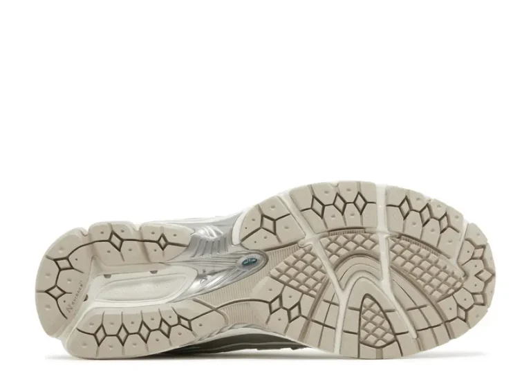 New Balance 1906 - Silver Metallic Cream